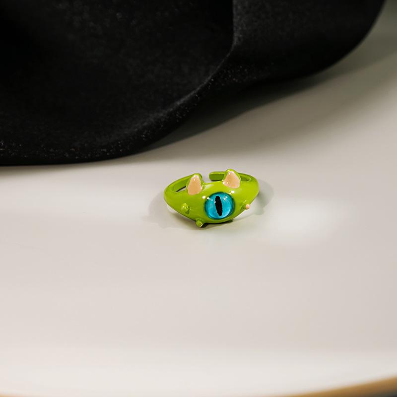 Забавное кольцо с камнем в виде глаза циклопа черного кота - Милые мультяшные украшения с большеглазым котенком
Забавное кольцо с камнем в виде глаза циклопа черного кота - Милые мультяшные украшения с большеглазым котенком