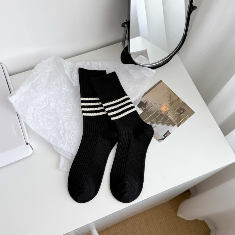 Женские весенне-осенние ретро простые полосатые гольфы 1 pair чёрный
Женские весенне-осенние ретро простые полосатые гольфы 1 pair чёрный