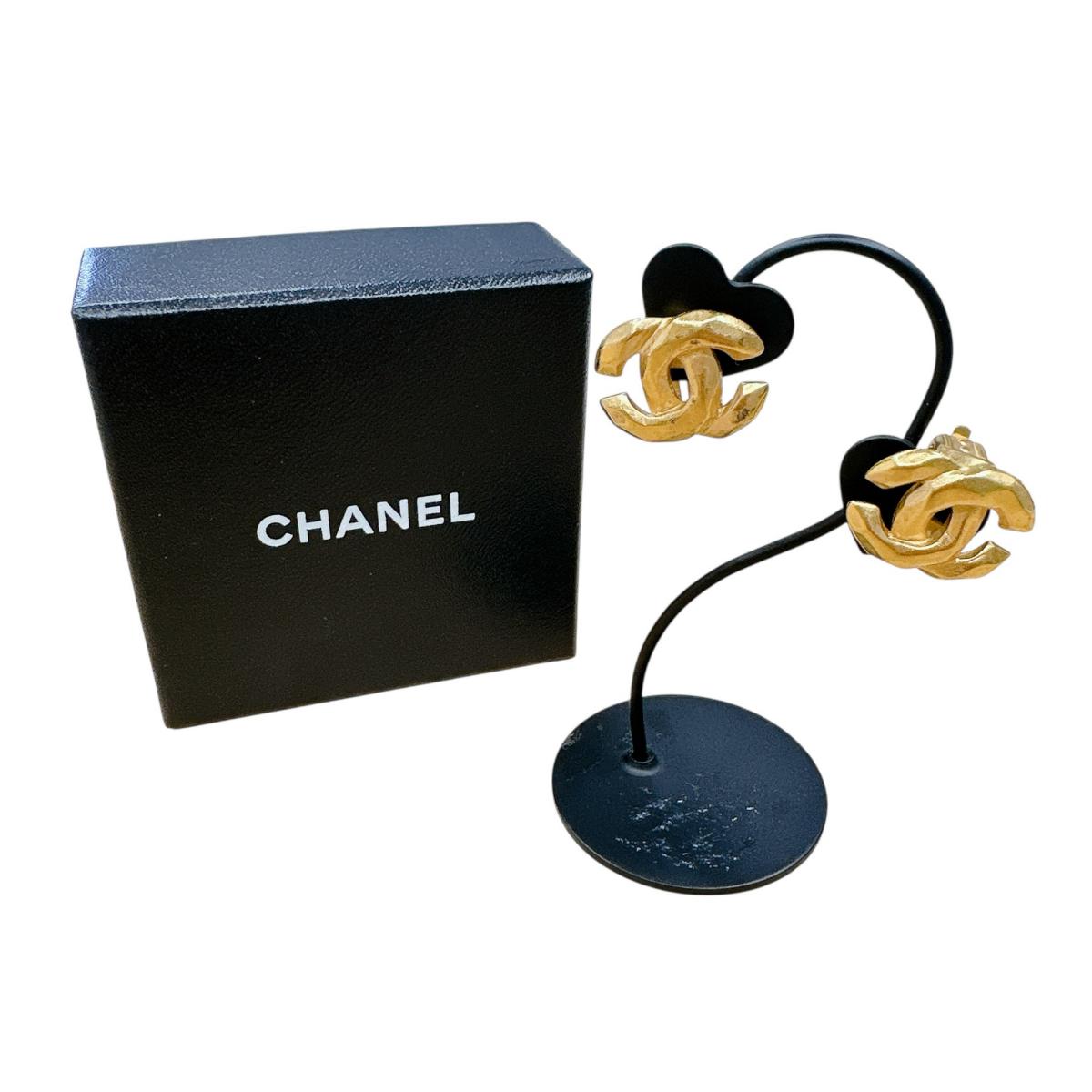 CHANEL vintage 99P COCO Mark Earring metal gold Women Used
CHANEL vintage 99P COCO Mark Earring metal gold Women Used