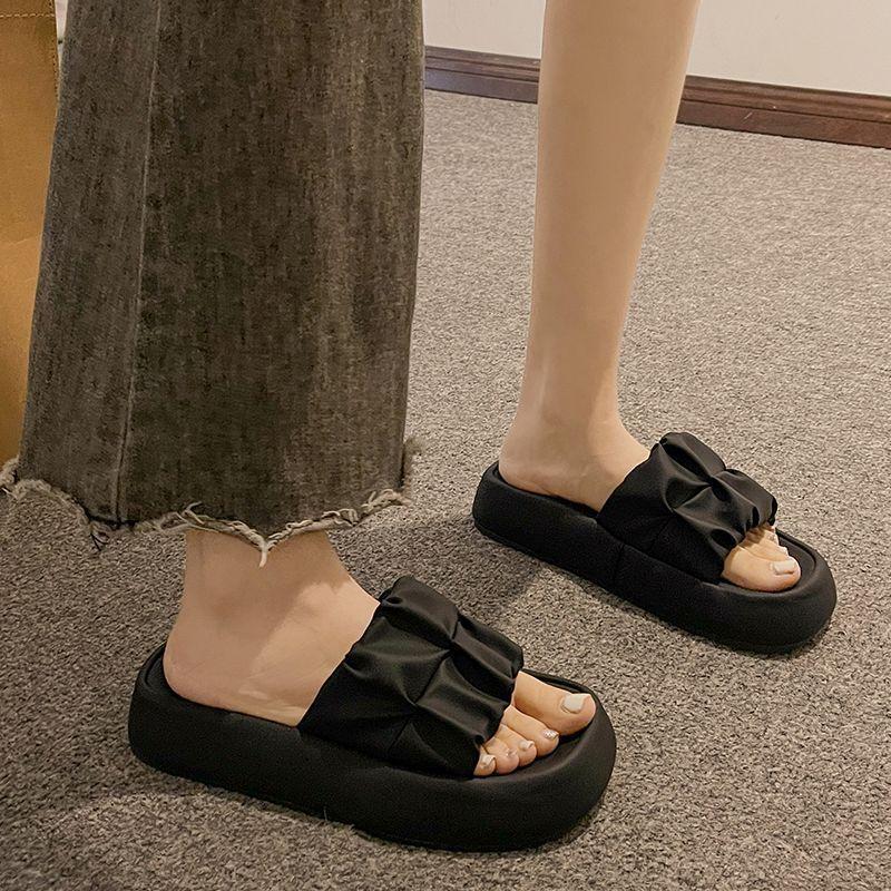 French fashion soft-soled sandals shoes comfortable thick-soled heightening open-toed slippers women s summer wear 2025 new models 35
French fashion soft-soled sandals shoes comfortable thick-soled heightening open-toed slippers women s summer wear 2025 new models 35