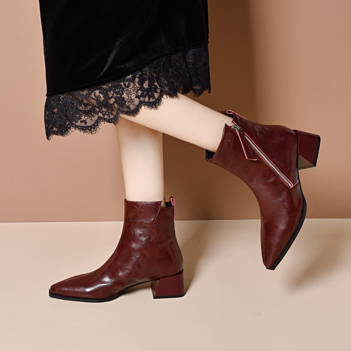 Женские полусапожки с острым носком на толстом каблуке средней высоты, челси, с косой молнией, ботинки-локомотивы, женские рыцарские сапоги 40
Женские полусапожки с острым носком на толстом каблуке средней высоты, челси, с косой молнией, ботинки-локомотивы, женские рыцарские сапоги 40