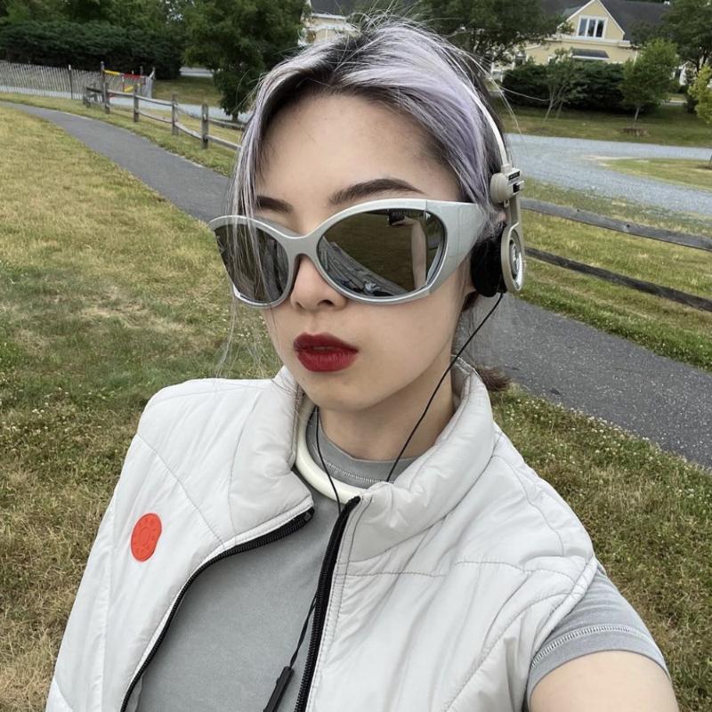 Популярные женские солнцезащитные очки в стиле панк, уникальные спортивные солнцезащитные очки, мужские очки Uv400, красочные очки Y2k
Популярные женские солнцезащитные очки в стиле панк, уникальные спортивные солнцезащитные очки, мужские очки Uv400, красочные очки Y2k