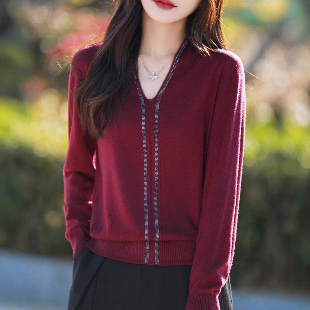 Women s Slim-Fit V-Neck Rhinestone Knit Pullover - Fashionable Spring/Autumn Outerwear M (90-110 jin)
Women s Slim-Fit V-Neck Rhinestone Knit Pullover - Fashionable Spring/Autumn Outerwear M (90-110 jin)