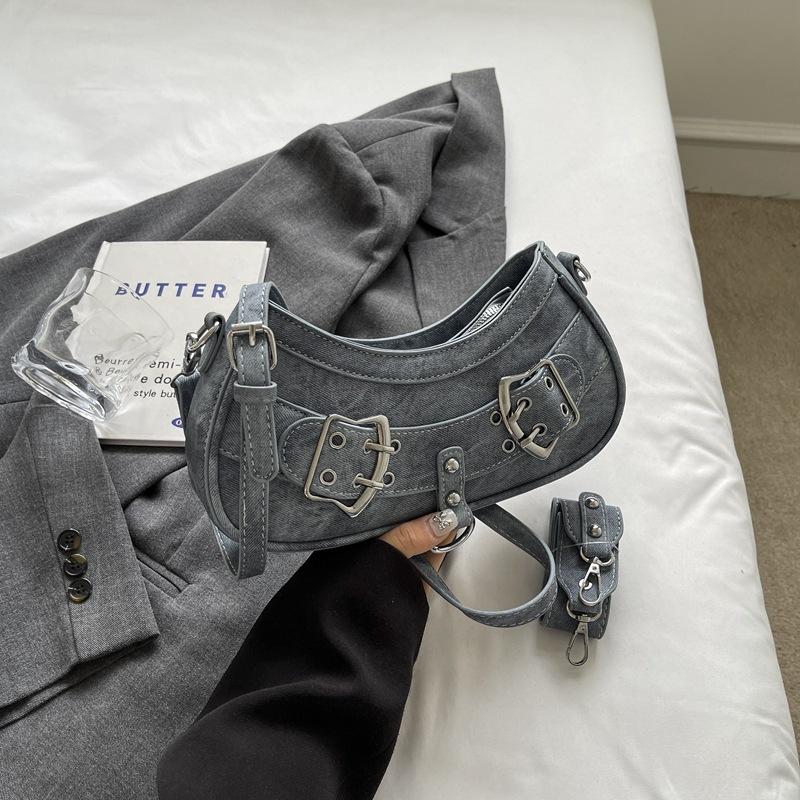 2024 new small bag crossbody summer women s mini retro and beautiful personality shoulder underarm bag texture crossbody bag темно-синього кольору
2024 new small bag crossbody summer women s mini retro and beautiful personality shoulder underarm bag texture crossbody bag темно-синього кольору