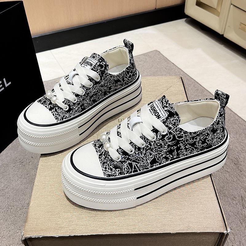 Холщовые туфли на толстой подошве с увеличением роста женские 2025 весна и лето новые маленькие белые туфли национальный стиль вышивка ins тренд спортивный и повседневный кабан 35
Холщовые туфли на толстой подошве с увеличением роста женские 2025 весна и лето новые маленькие белые туфли национальный стиль вышивка ins тренд спортивный и повседневный кабан 35