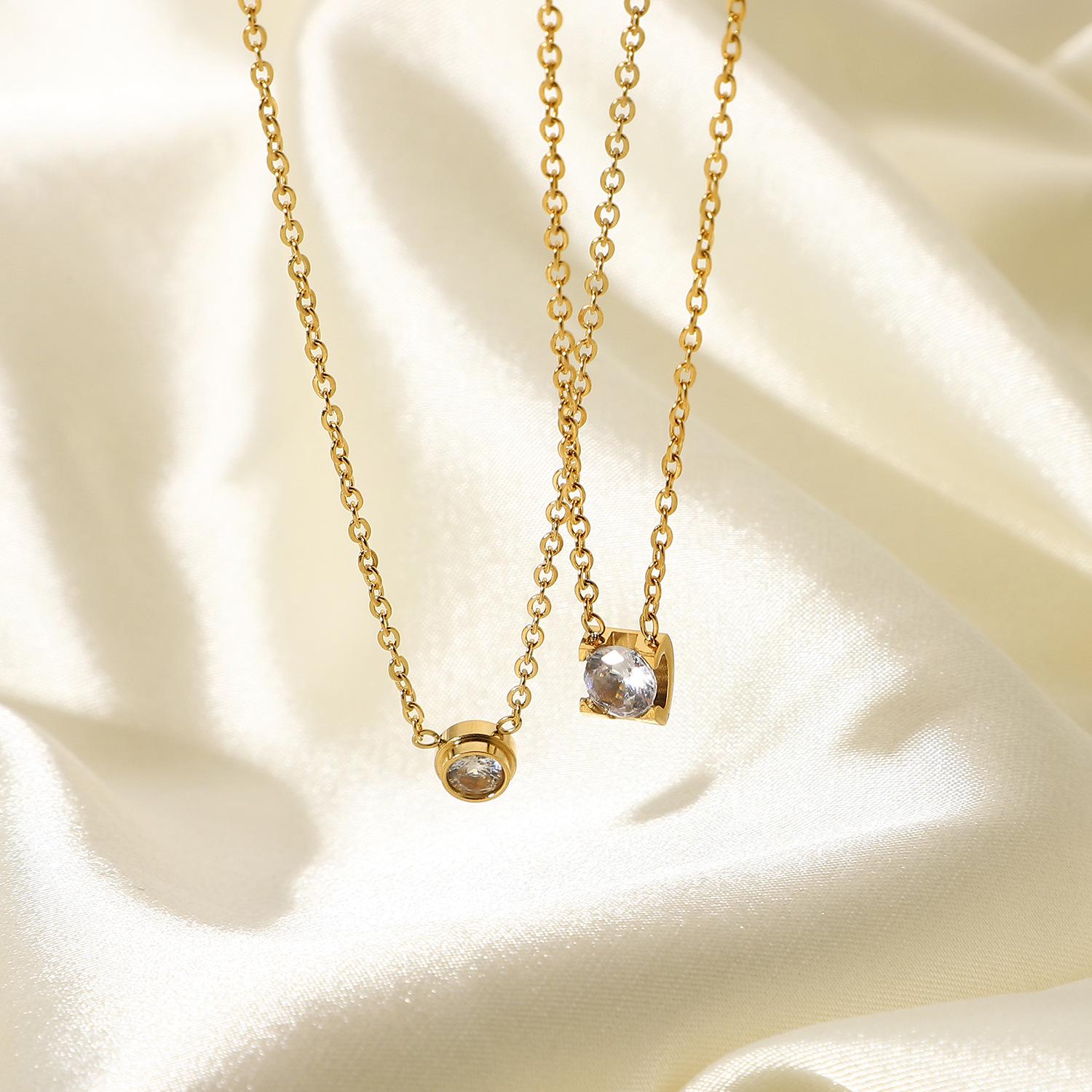European & American INS Style 18K Gold Mini Diamond Necklace - Round & Rectangular Pendant with Stainless Steel Chain for Women
European & American INS Style 18K Gold Mini Diamond Necklace - Round & Rectangular Pendant with Stainless Steel Chain for Women