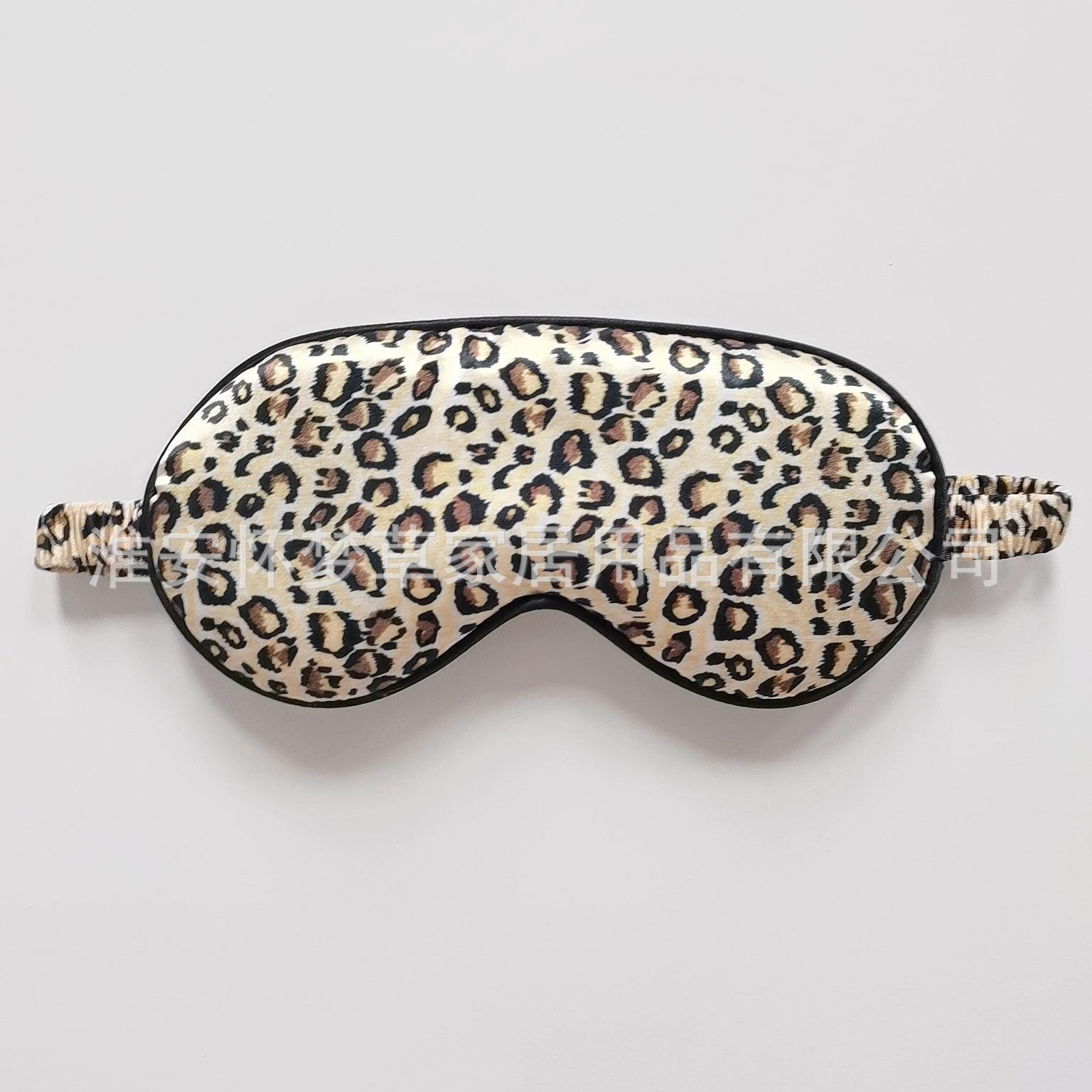 Шелковая маска для глаз с леопардовым принтом и набор аксессуаров: В комплект входит наволочка, резинка для волос, повязка на голову и светонепроницаемая маска для сна.
Шелковая маска для глаз с леопардовым принтом и набор аксессуаров: В комплект входит наволочка, резинка для волос, повязка на голову и светонепроницаемая маска для сна.