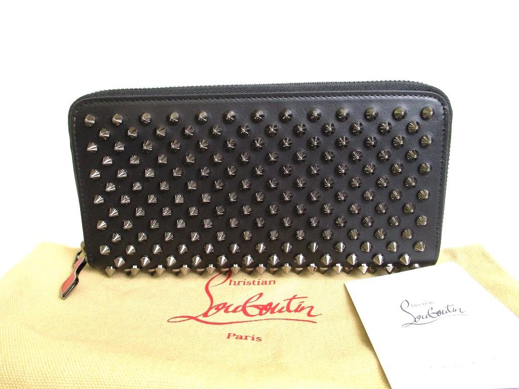 Автентичний гаманець Christian Louboutin Panettone Black Leather Spikes Round Zip Wallet #9954 Refurbished 
Автентичний гаманець Christian Louboutin Panettone Black Leather Spikes Round Zip Wallet #9954 Refurbished