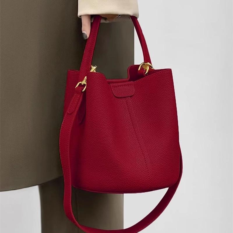 2026 Women s Large Capacity Tote Bag, Versatile Crossbody & Single Shoulder, Elegant Commuter Bucket Design
2026 Women s Large Capacity Tote Bag, Versatile Crossbody & Single Shoulder, Elegant Commuter Bucket Design