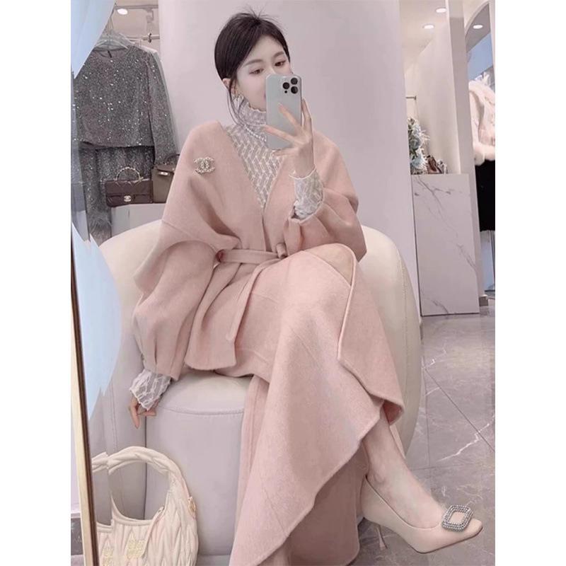In-Stock: New Pink Wool Coat and Skirt Set - Elegant, Slimming, and Stylish for Winter. M
In-Stock: New Pink Wool Coat and Skirt Set - Elegant, Slimming, and Stylish for Winter. M