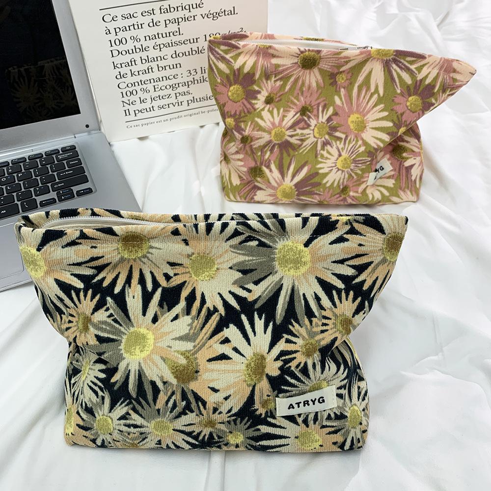 Fresh and Small Floral Makeup Bag Large-capacity Portable Storage Bag Clutch Bag жовтий
Fresh and Small Floral Makeup Bag Large-capacity Portable Storage Bag Clutch Bag жовтий