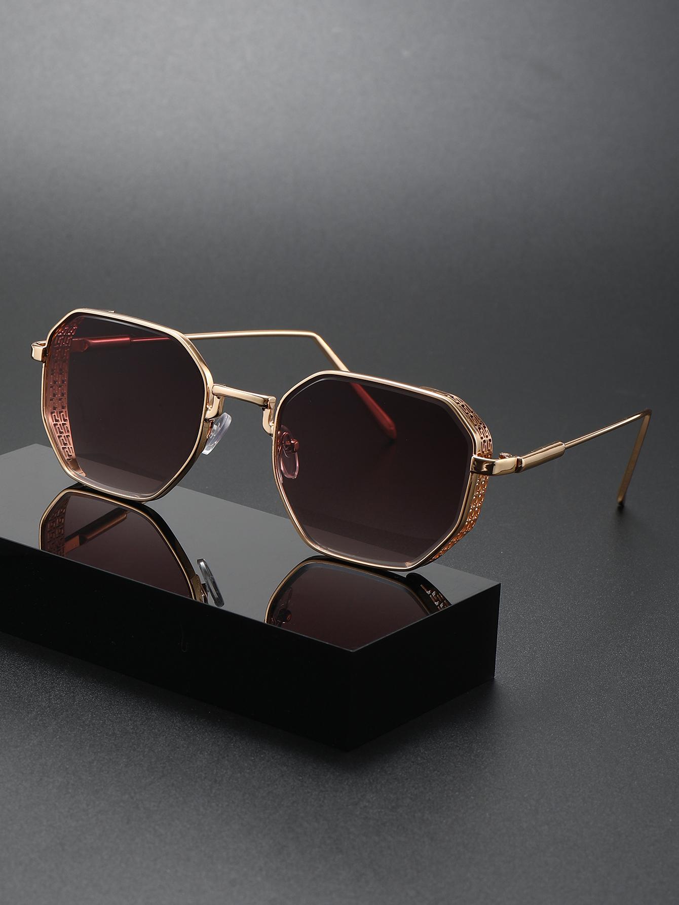 1PCS Retro Style Classic Sunglasses Couple Model Hollow Frame Design Sunscreen Glasses Essential for Outdoor Holidays
1PCS Retro Style Classic Sunglasses Couple Model Hollow Frame Design Sunscreen Glasses Essential for Outdoor Holidays