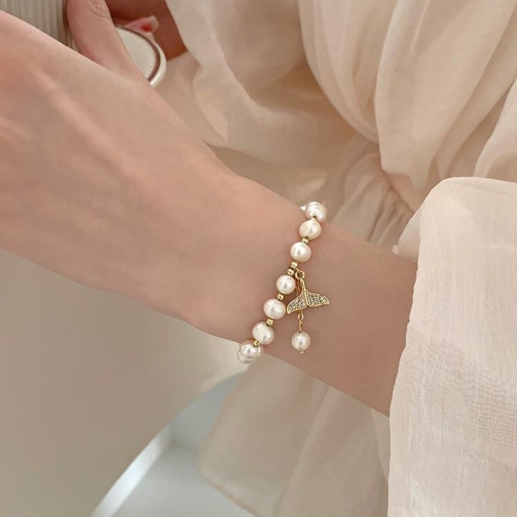 Exquisite French Luxury Fishtail Freshwater Pearl Bracelet for Women - Real Gold-Plated Copper
Exquisite French Luxury Fishtail Freshwater Pearl Bracelet for Women - Real Gold-Plated Copper
