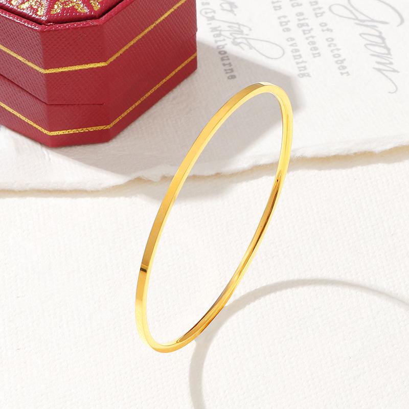 Новый гладкий браслет из титановой стали: Тонкий многокольцовый браслет с покрытием из 18-каратного золота для женщин - не выцветает.
Новый гладкий браслет из титановой стали: Тонкий многокольцовый браслет с покрытием из 18-каратного золота для женщин - не выцветает.