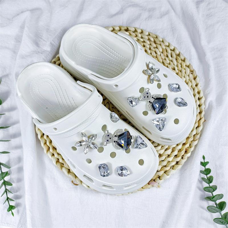 New hole shoes DIY accessories rhinestone bear set shoe flower removable garden shoes accessories shoe buckle
New hole shoes DIY accessories rhinestone bear set shoe flower removable garden shoes accessories shoe buckle