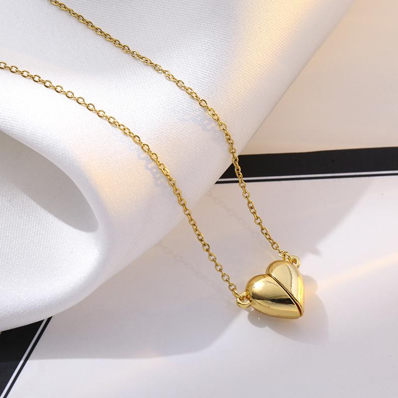 Exaggerated Hollow Love Heart Pendant Choker Necklace for Women Gothic Knotted Bowknot Adjustable Chain Y2K Jewelry
Exaggerated Hollow Love Heart Pendant Choker Necklace for Women Gothic Knotted Bowknot Adjustable Chain Y2K Jewelry