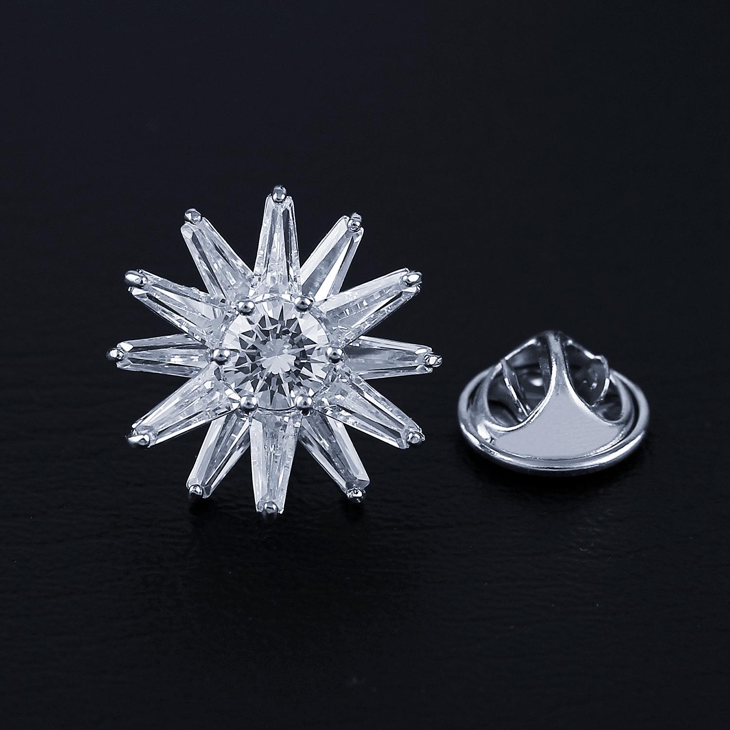 High-End Zircon-Inlaid Sunflower Brooch for Women – Exquisite Anti-Exposure Pin and Elegant Small Accessory.
High-End Zircon-Inlaid Sunflower Brooch for Women – Exquisite Anti-Exposure Pin and Elegant Small Accessory.