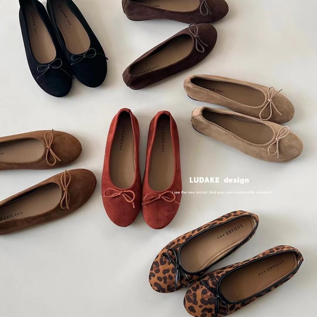 Doudou shoes soft sole soft surface women s shallow mouth bow flat shoes ballet comfortable versatile retro single shoes tide 35 чорний
Doudou shoes soft sole soft surface women s shallow mouth bow flat shoes ballet comfortable versatile retro single shoes tide 35 чорний