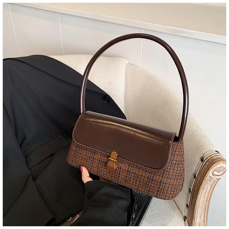 Underarm bag women s large capacity 2025 new autumn and winter niche design shoulder handbag casual bag
Underarm bag women s large capacity 2025 new autumn and winter niche design shoulder handbag casual bag