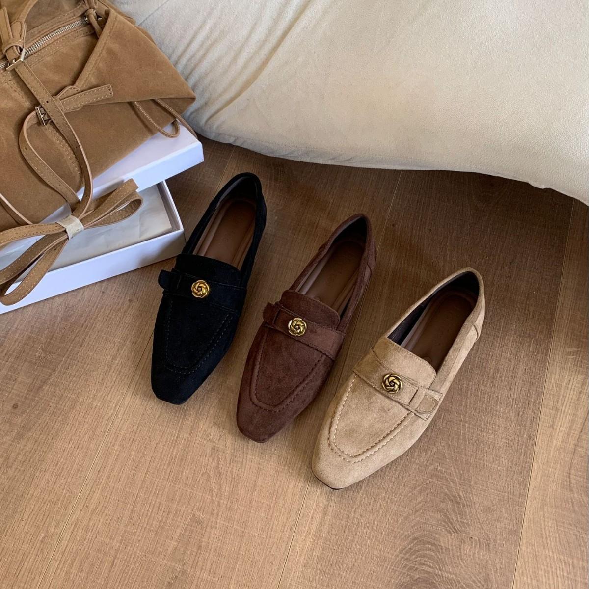 2025 autumn and winter new small square head soft sole suede metal flower casual Doudou soft sole foot cover women s single shoes 39 хаки
2025 autumn and winter new small square head soft sole suede metal flower casual Doudou soft sole foot cover women s single shoes 39 хаки