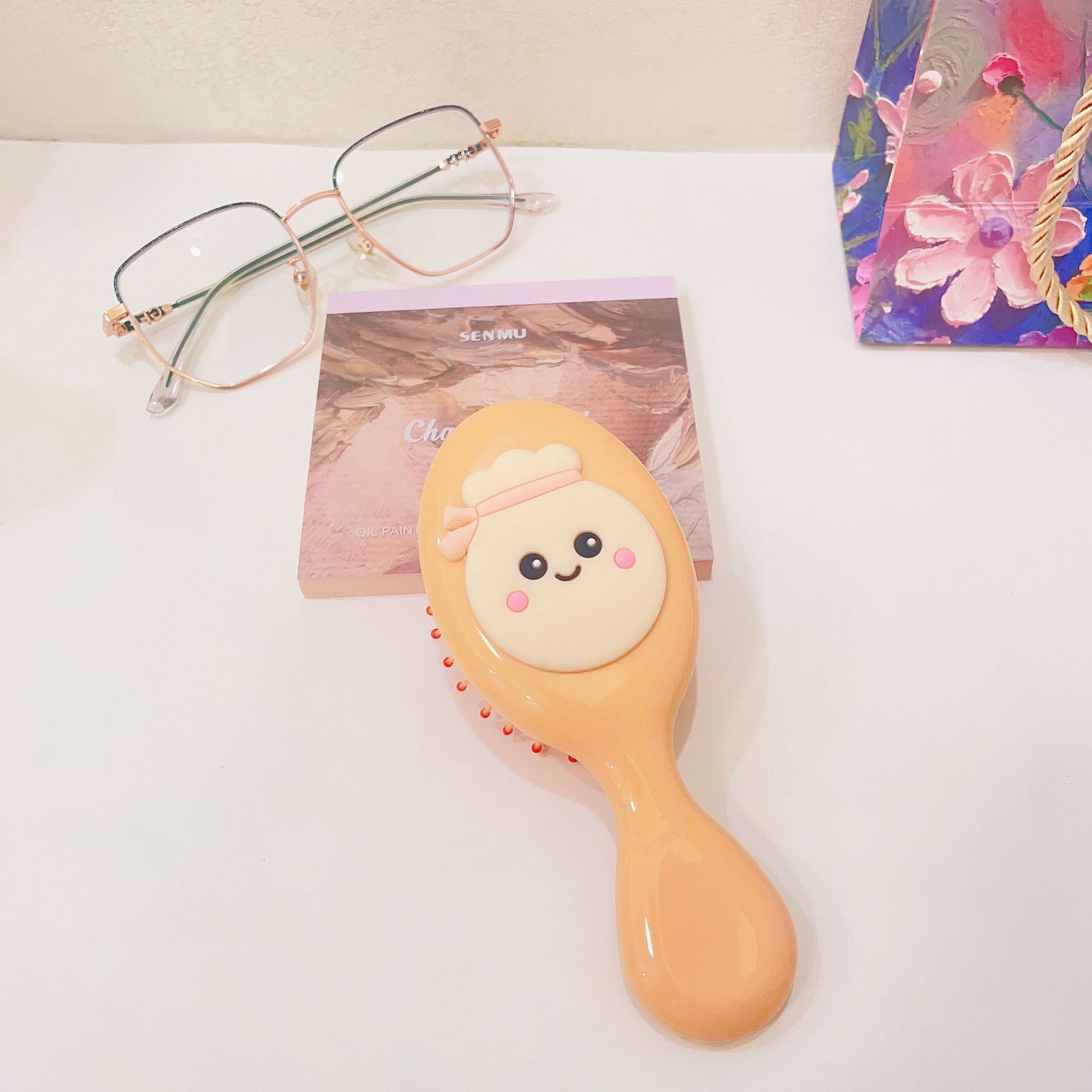 Корейская милая массажная расческа с воздушной подушкой для девочек, дорожная портативная мини-расческа для волос с цветком, мультяшная повседневная необходимость, расческа для укладки
Корейская милая массажная расческа с воздушной подушкой для девочек, дорожная портативная мини-расческа для волос с цветком, мультяшная повседневная необходимость, расческа для укладки