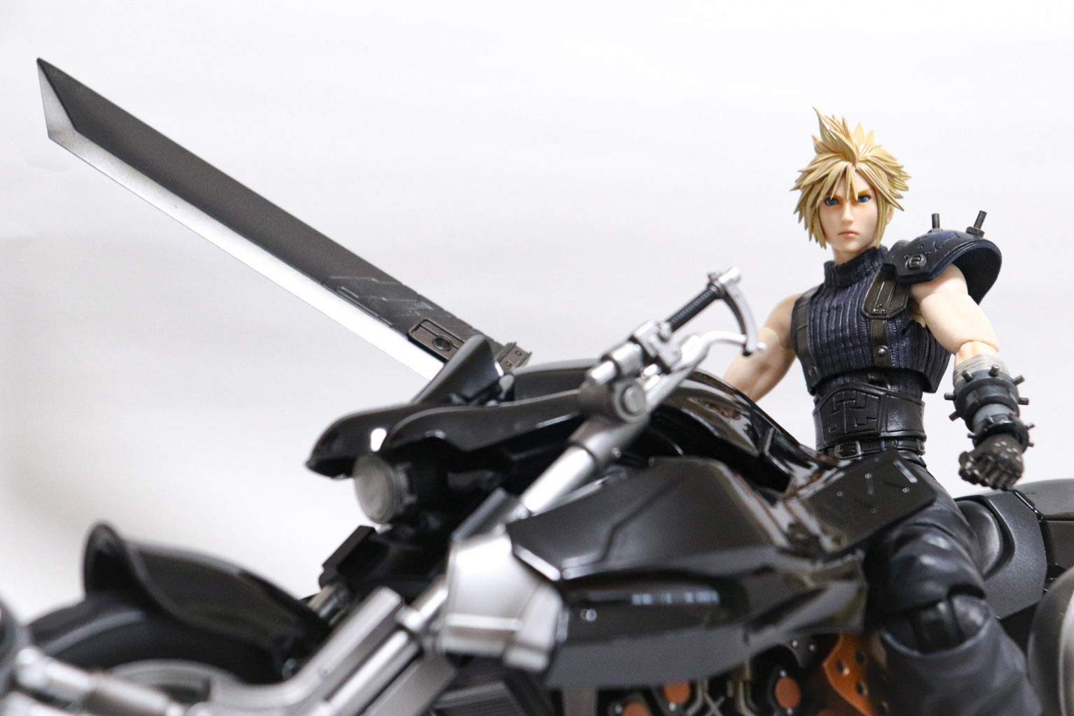 Square Enix Final Fantasy VII Remake Play Arts Kai Cloud Strife Hardy Daytona PVC Painted Movable Figures & золотой
Square Enix Final Fantasy VII Remake Play Arts Kai Cloud Strife Hardy Daytona PVC Painted Movable Figures & золотой