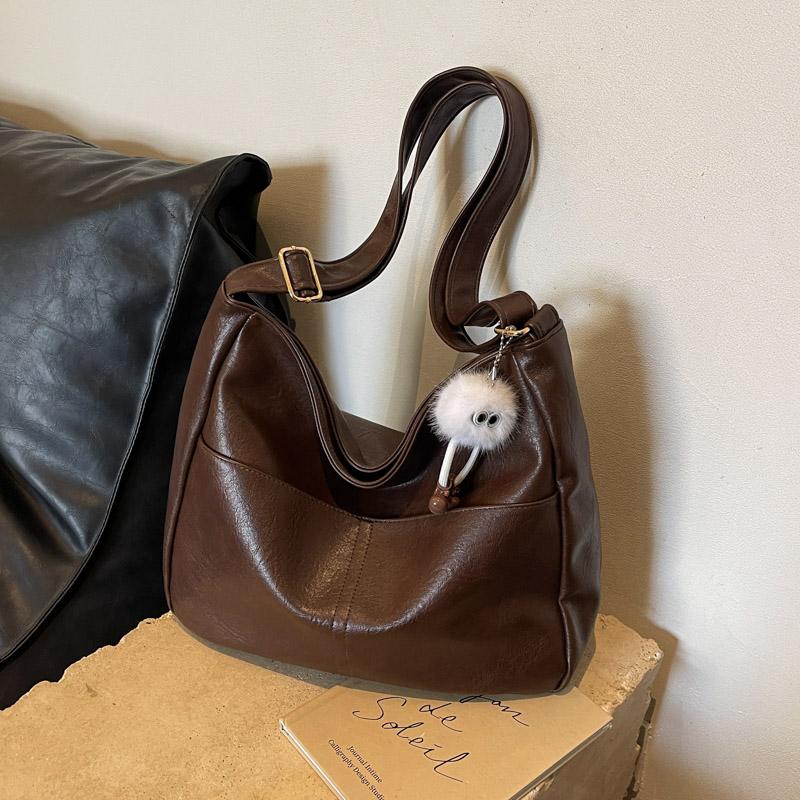 Новые стандартные супер-огненные сумки большой вместимости из мягкой кожи однотонного цвета с улучшенными характеристиками, универсальные сумки на плечо
Новые стандартные супер-огненные сумки большой вместимости из мягкой кожи однотонного цвета с улучшенными характеристиками, универсальные сумки на плечо