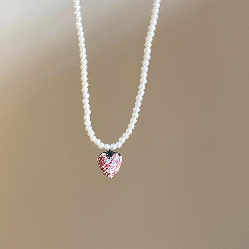 Клубничное ожерелье из стеклянного жемчуга, модное, милое, для девочки, цепочка на ключицу с сердечком, маленькое свежее летнее ожерелье для женщин
Клубничное ожерелье из стеклянного жемчуга, модное, милое, для девочки, цепочка на ключицу с сердечком, маленькое свежее летнее ожерелье для женщин