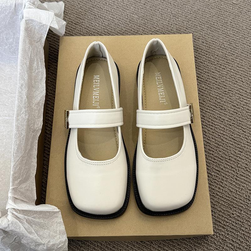 French sandals women s summer flat Mary Jane single shoes 2025 new versatile gentle wind evening shoes black leather shoes 35 бежевый
French sandals women s summer flat Mary Jane single shoes 2025 new versatile gentle wind evening shoes black leather shoes 35 бежевый