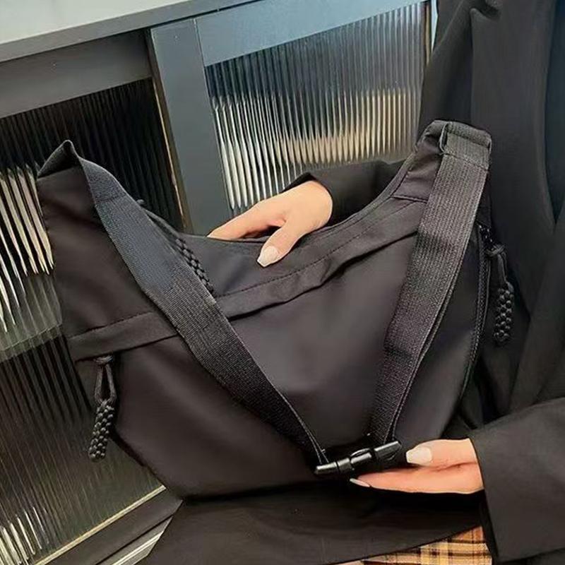 Neutral Style Shoulder Bag for Men and Women, Suitable for Casual Outings and Work Use Made of Nyl Material.
Neutral Style Shoulder Bag for Men and Women, Suitable for Casual Outings and Work Use Made of Nyl Material.