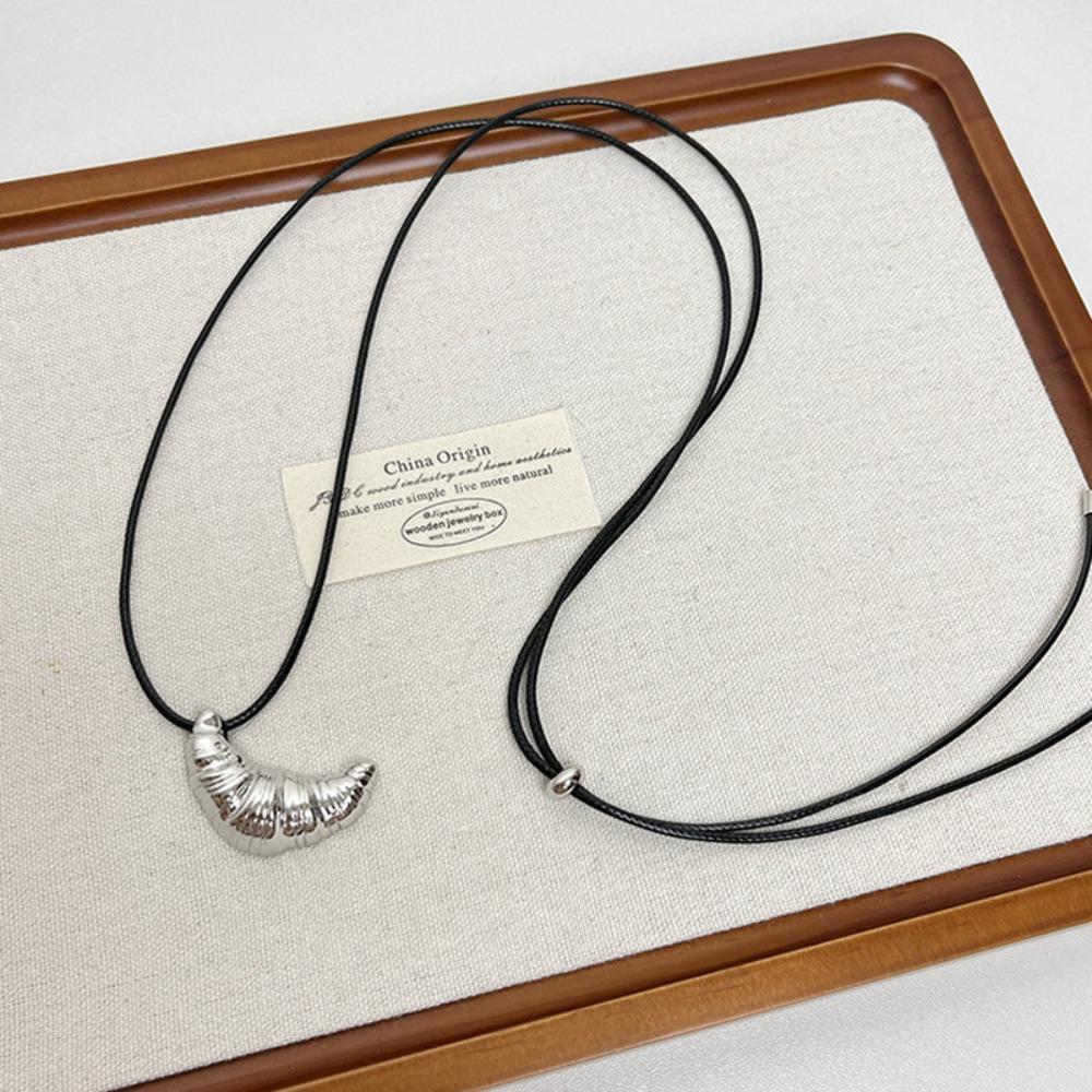 Vintage U-Shape Metal Pendant Necklace Irregular Silver Long Leather Rope Necklace Geometric Sweater Chain Gifts
Vintage U-Shape Metal Pendant Necklace Irregular Silver Long Leather Rope Necklace Geometric Sweater Chain Gifts