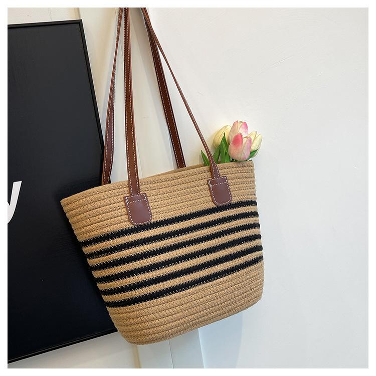 Straw stripes personalized summer wind 2025 new beach seaside outdoor vacation large capacity shoulder bag хаки
Straw stripes personalized summer wind 2025 new beach seaside outdoor vacation large capacity shoulder bag хаки