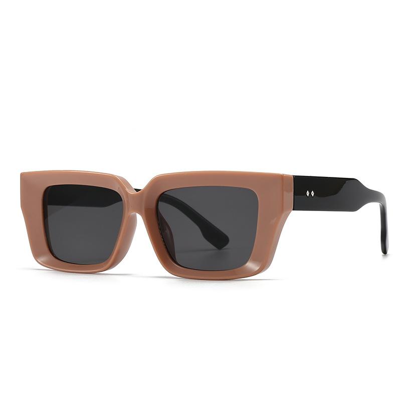 Classic Rivet Brand Style Concave Frame Square Sunglasses Women For Men Luxurious Designer Vintage Sun Eyeglasses Popular Punk Driving Use Shade
Classic Rivet Brand Style Concave Frame Square Sunglasses Women For Men Luxurious Designer Vintage Sun Eyeglasses Popular Punk Driving Use Shade