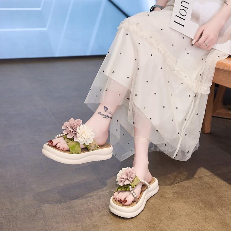Room slippers women s platform non-slip slope heel travel wear word flower sandals muffin rocking shoes 40 чорний
Room slippers women s platform non-slip slope heel travel wear word flower sandals muffin rocking shoes 40 чорний