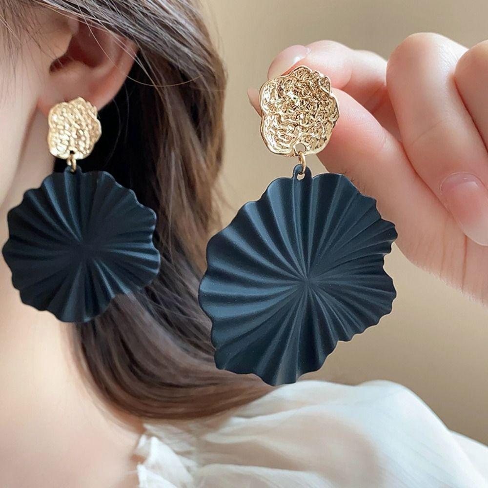 Elegant Spiral Flower Earrings Hook Piercing Exaggerated Earrings Vintage Long Earrings Women
Elegant Spiral Flower Earrings Hook Piercing Exaggerated Earrings Vintage Long Earrings Women