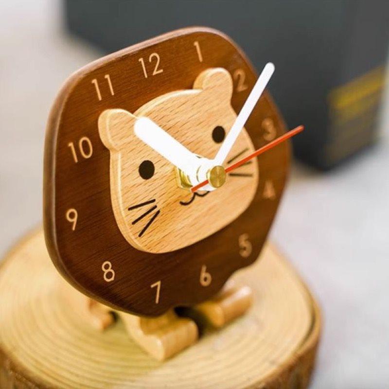 Mini Cute Desk Clock Hanging Creative Silent Table Clock Solid Wood Lion Shape Watch Restaurant Dining Living Room Decorative
Mini Cute Desk Clock Hanging Creative Silent Table Clock Solid Wood Lion Shape Watch Restaurant Dining Living Room Decorative