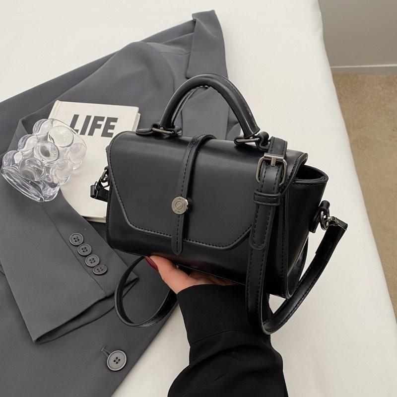 Chic Small Square Shoulder Bag For Women Trendy Autumn Winter Fashion In Black Color чорний
Chic Small Square Shoulder Bag For Women Trendy Autumn Winter Fashion In Black Color чорний