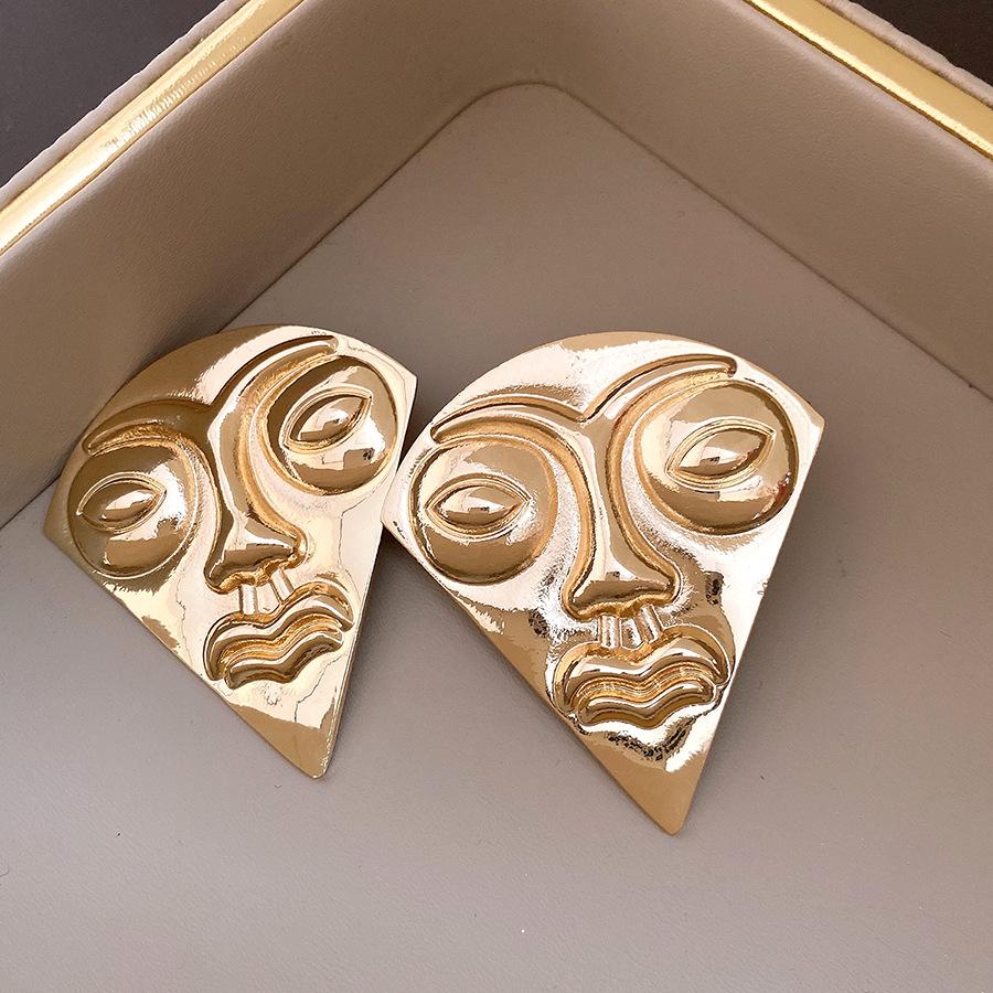 European and American silver needle fan-shaped portrait exaggerated stud earrings retro personality fashion earrings light luxury high-end earrings
European and American silver needle fan-shaped portrait exaggerated stud earrings retro personality fashion earrings light luxury high-end earrings