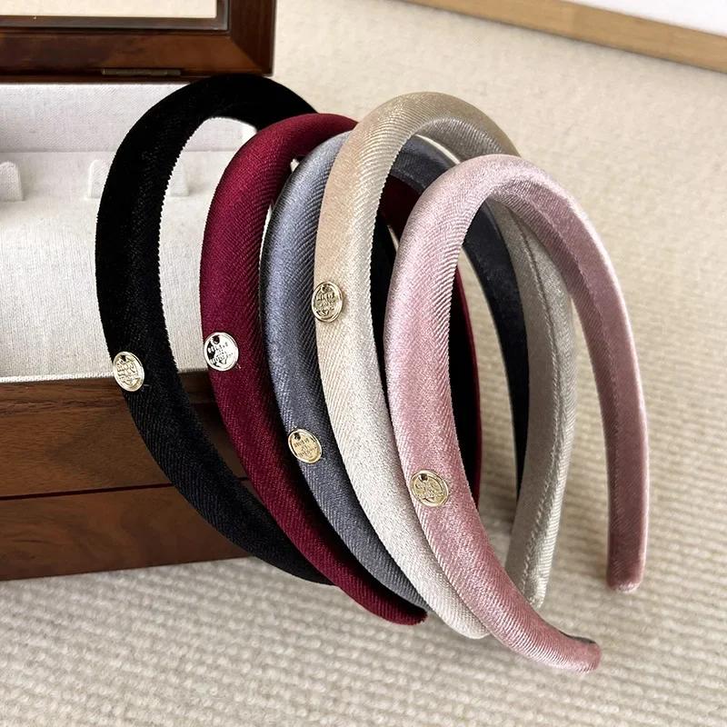Retro Velvet Textured Gold Label Headbands for Woman Girl Temperament Hair Hoop Simple Colorful Hair Bands Fashion New Headdress
Retro Velvet Textured Gold Label Headbands for Woman Girl Temperament Hair Hoop Simple Colorful Hair Bands Fashion New Headdress