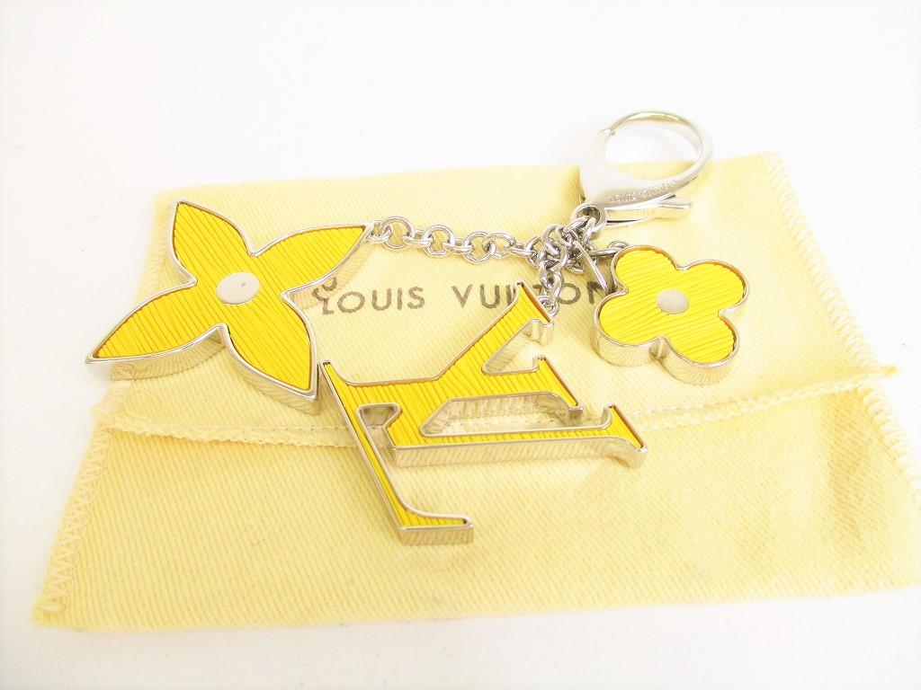 Автентична сумка LOUIS VUITTON Yellow Silver Bag Charm Key Holder Sac Fleures du epi №9014 Refurbished
Автентична сумка LOUIS VUITTON Yellow Silver Bag Charm Key Holder Sac Fleures du epi №9014 Refurbished