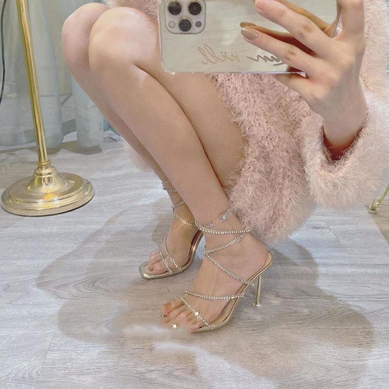 Сандалии на высоком каблуке. Новые дизайнерские туфли на толстом каблуке с пряжкой и стразами. Сексуальные свадебные туфли. Повседневные женские сандалии с открытым носком для отпуска. 40(10cm) золотой
Сандалии на высоком каблуке. Новые дизайнерские туфли на толстом каблуке с пряжкой и стразами. Сексуальные свадебные туфли. Повседневные женские сандалии с открытым носком для отпуска. 40(10cm) золотой