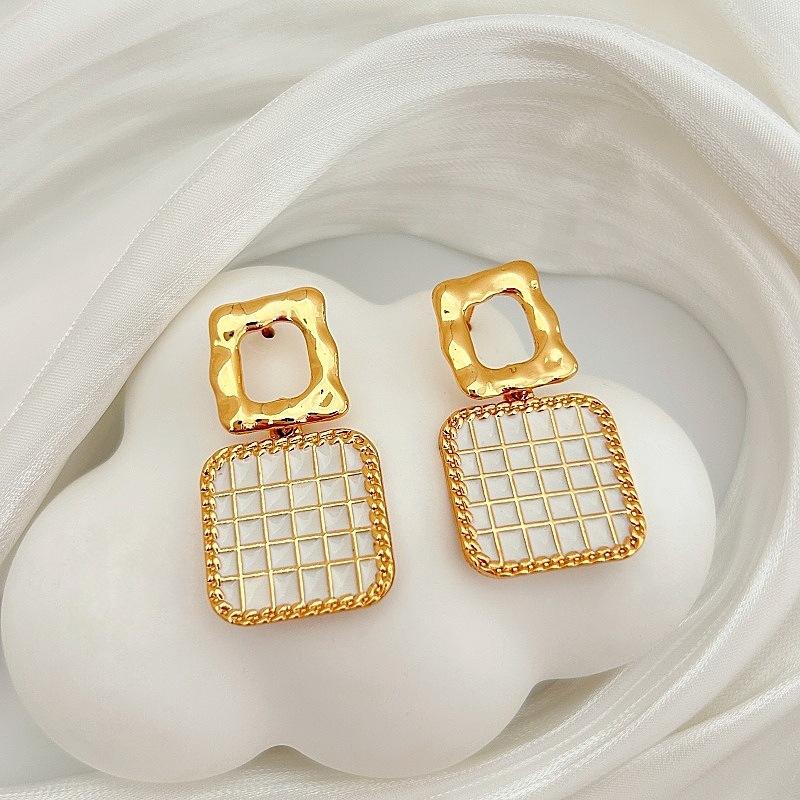 French Checkerboard Grid Drip Glaze Stud Earrings Light Luxury Fashion Trend Geometric Square Stud Earrings Exquisite Small Fragrant Style Earrings
French Checkerboard Grid Drip Glaze Stud Earrings Light Luxury Fashion Trend Geometric Square Stud Earrings Exquisite Small Fragrant Style Earrings