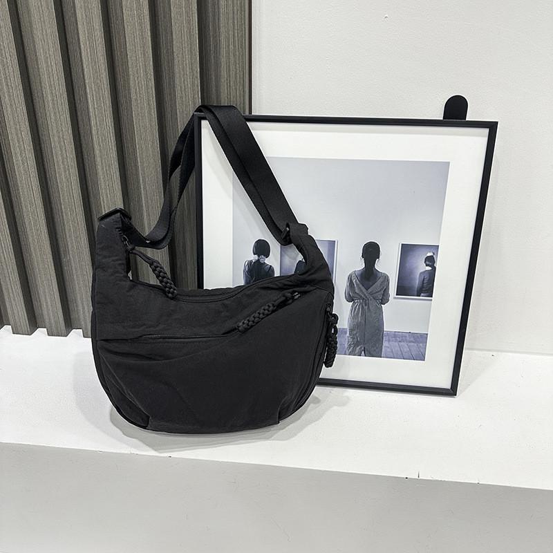 Nylon Womens Shoulder Bag With Zipper Closure For Daily Use чорний
Nylon Womens Shoulder Bag With Zipper Closure For Daily Use чорний