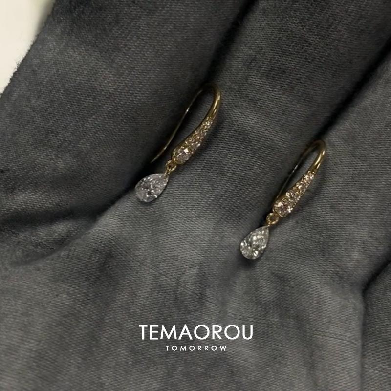 K gold water drop zircon fringed ear hook temperament earrings light luxury high-end nourishing ear hole earrings
K gold water drop zircon fringed ear hook temperament earrings light luxury high-end nourishing ear hole earrings