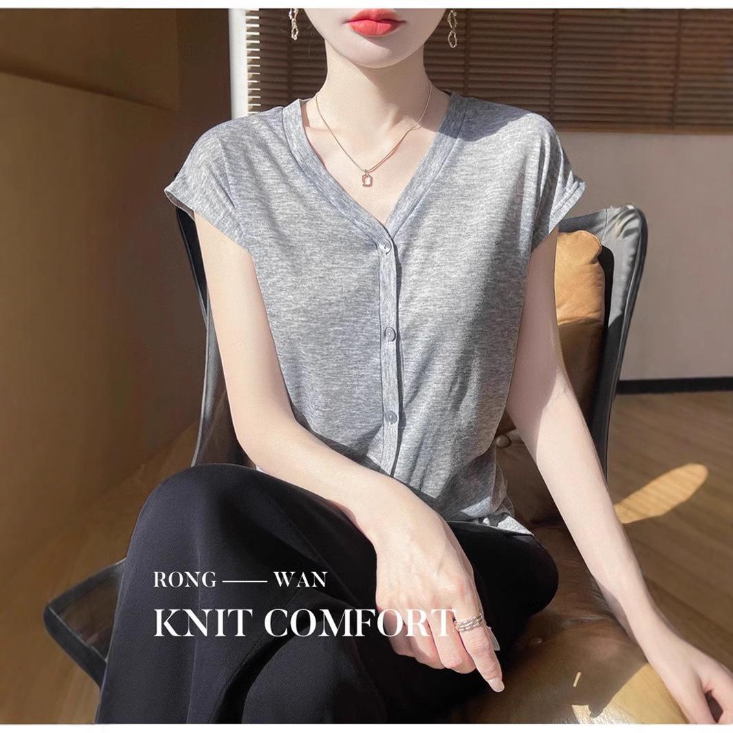Women s 2025 Summer V-Neck Gray Ruched Waist Slim Fit Short Sleeve T-Shirt Small
Women s 2025 Summer V-Neck Gray Ruched Waist Slim Fit Short Sleeve T-Shirt Small
