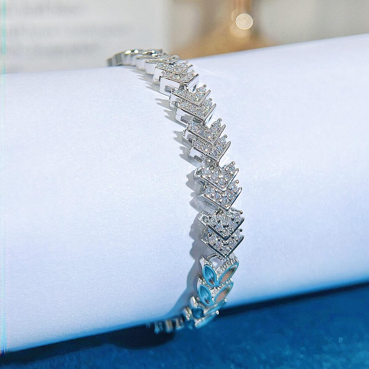 CMM хип-хоп кубинский уличный индивидуальный браслет-цепочка мода ретро изящный блестящий циркон европейский металл ювелирные изделия серебряный
CMM хип-хоп кубинский уличный индивидуальный браслет-цепочка мода ретро изящный блестящий циркон европейский металл ювелирные изделия серебряный