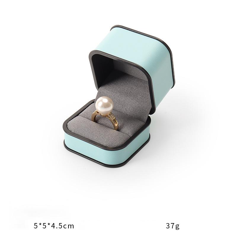 Jewelry Box High Grade PU Leather Fashion Round Corner Black Edge Ring Necklace Box Flap Jewelry Packaging Boxes For Business
Jewelry Box High Grade PU Leather Fashion Round Corner Black Edge Ring Necklace Box Flap Jewelry Packaging Boxes For Business