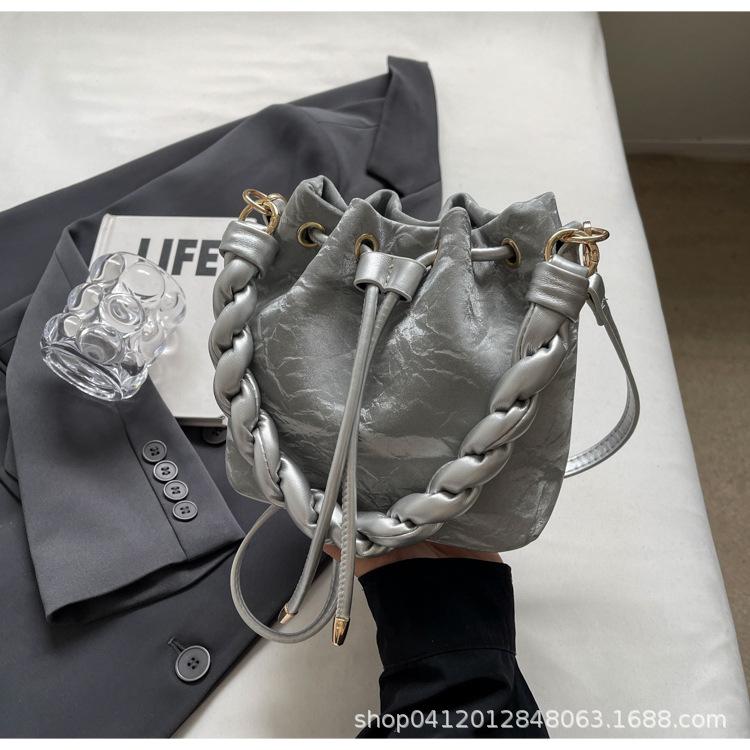 Fashion quicksand bucket bag women 2025 new popular messenger bag Internet celebrity ins shoulder commuter bag
Fashion quicksand bucket bag women 2025 new popular messenger bag Internet celebrity ins shoulder commuter bag