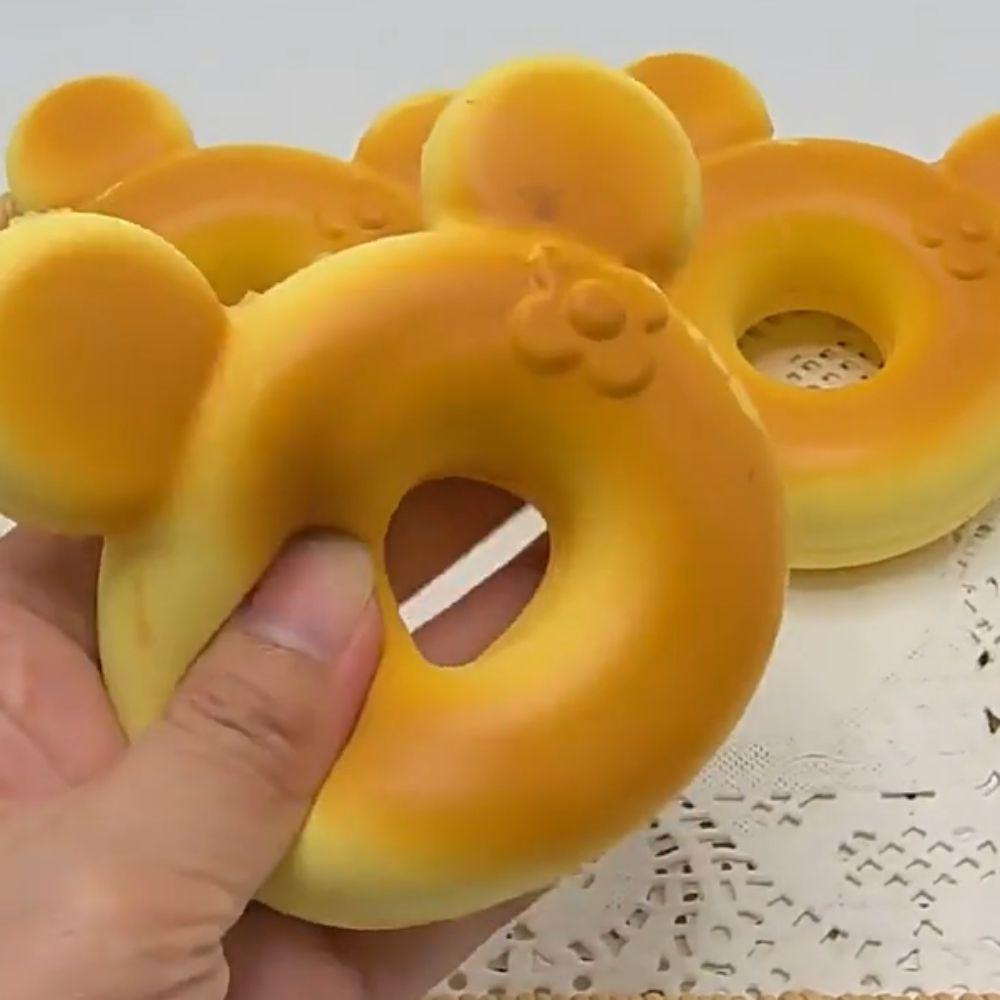 Super Soft Baking Pinch Toy Bear Ears Cartoon Pinch Toy Vent Squeezing Toys Children Donut
Super Soft Baking Pinch Toy Bear Ears Cartoon Pinch Toy Vent Squeezing Toys Children Donut