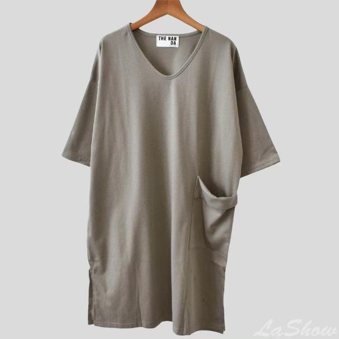 Cotton Dongdaemun new large-size women s clothing side stickers, pocket hem split ends, loose casual and thin top One size fits all серый
Cotton Dongdaemun new large-size women s clothing side stickers, pocket hem split ends, loose casual and thin top One size fits all серый